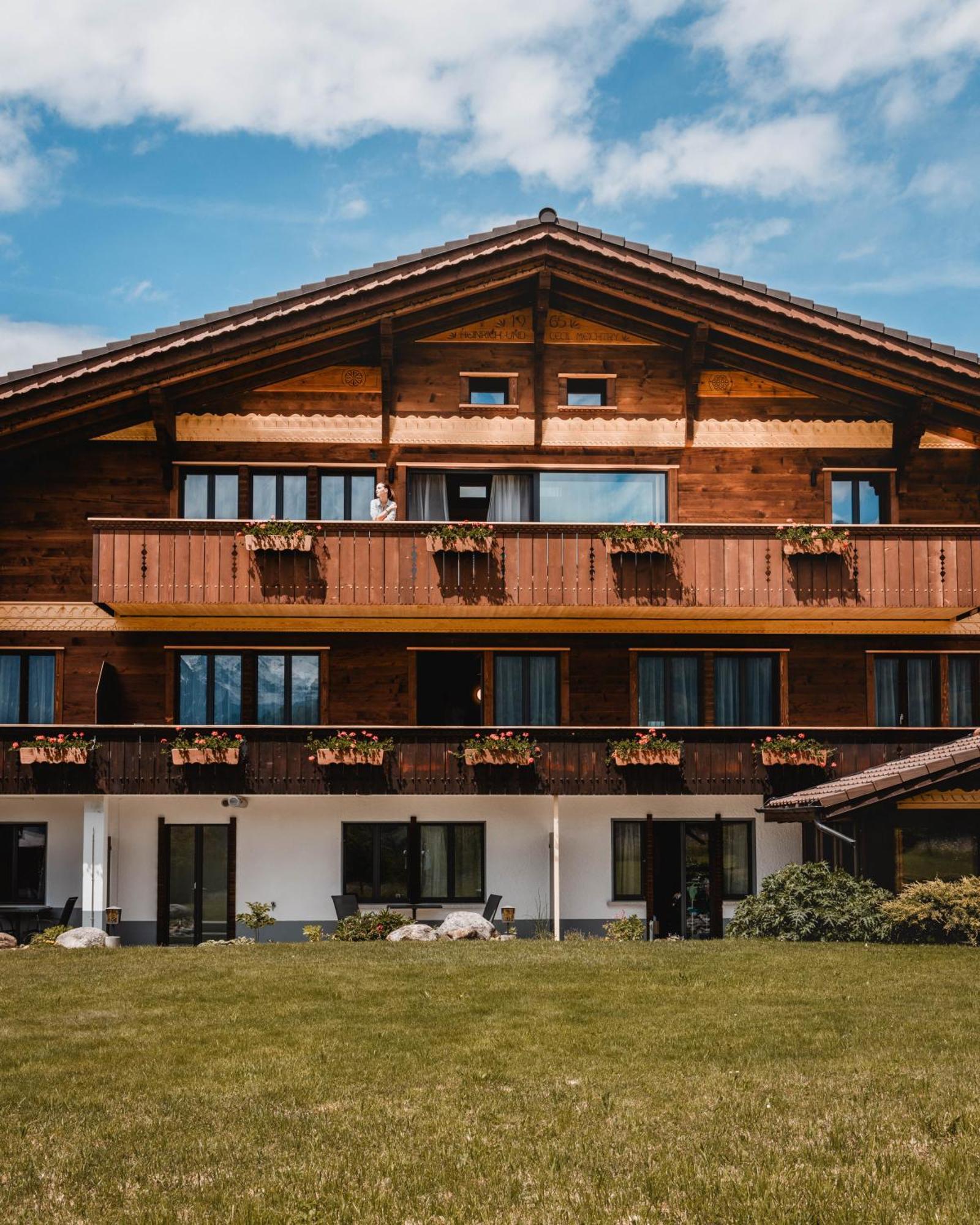 Bergblick Lodge - 3 Sterne Garni - Neueroeffnung Aeschi Bei Spiez Exterior foto